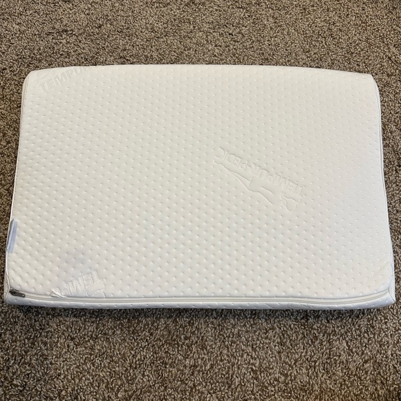 Temperpedic neck pillow- used once - Picture 2 of 5